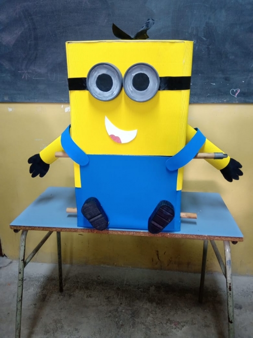 AUXILIAR DE MAESTRA JARDINERA.